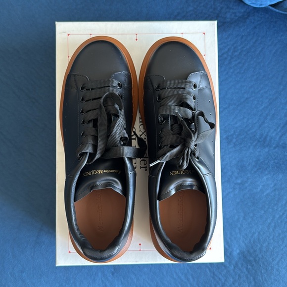 Alexander McQueen Black & Tan Larry Contrast
Sole Platform Sneaker Size 44 US 11 - Picture 4 of 11